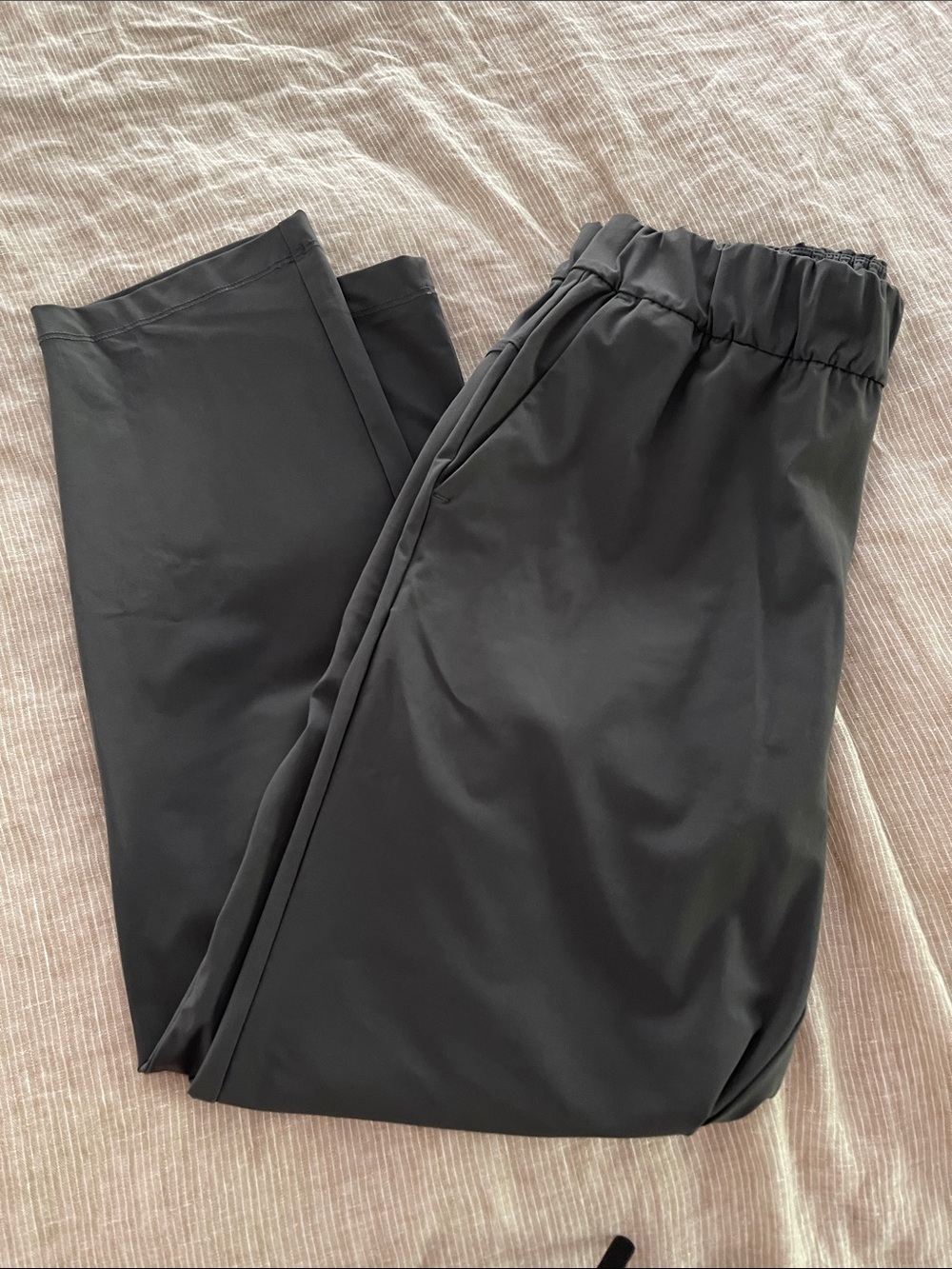 Vuori dark green Miles Ankle Pants - Womenβs Large